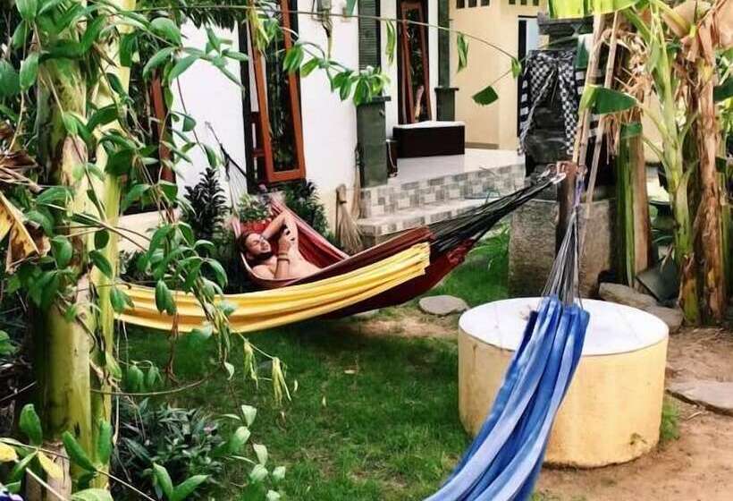 Bali Fab Dive Center   Hostel