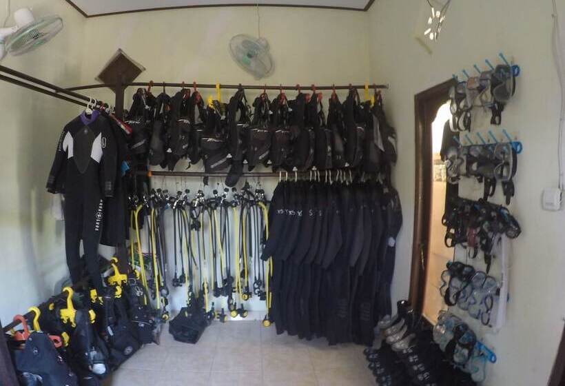 Bali Fab Dive Center   Hostel