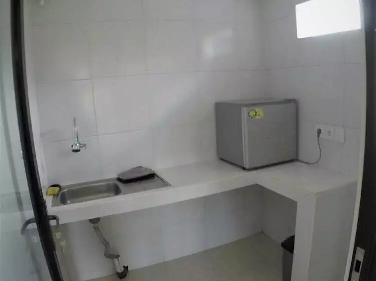 Bali Fab Dive Center   Hostel