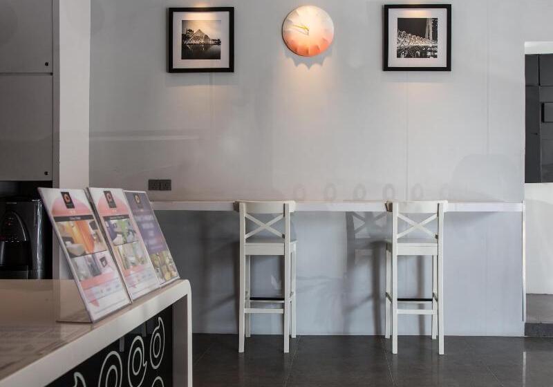 Hotel Orange Premier  Taman Segar