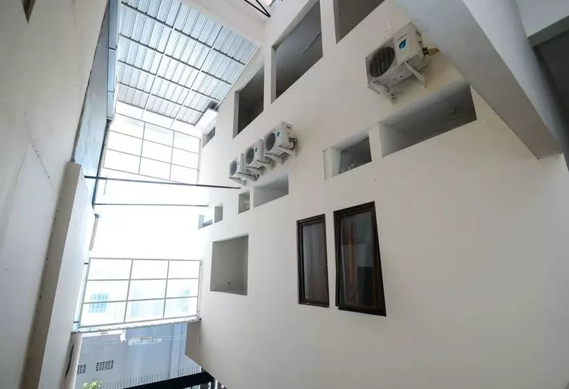 Pensió Airy Eco Miroto Seteran Serut Semarang