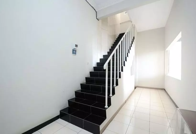 Pensió Airy Eco Miroto Seteran Serut Semarang