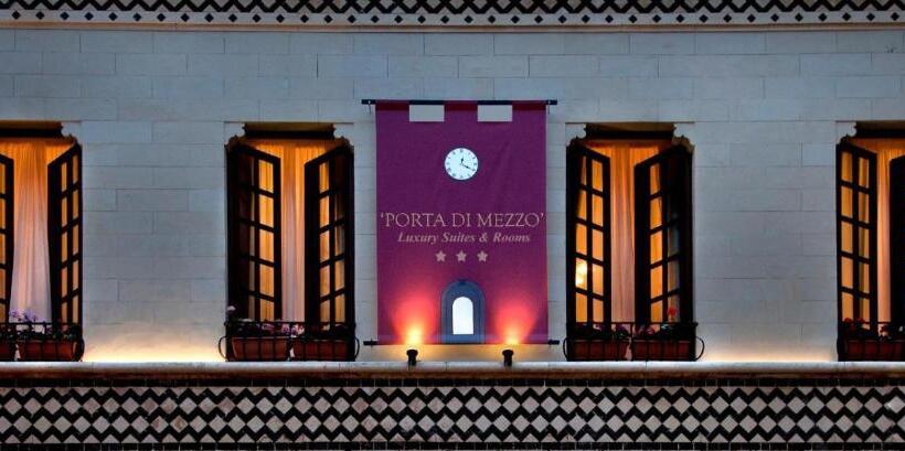 مبيت وإفطار Porta Di Mezzo Luxury Suites And Rooms
