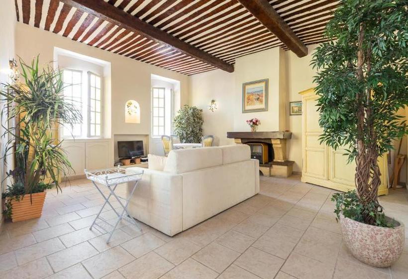 Very Charming Studio Apartment On Port In Cannes A Short Walk To Palais With Aircon And Internet 411