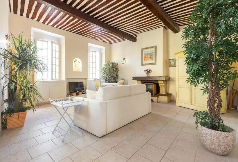 Very Charming Studio Apartment On Port In Cannes A Short Walk To Palais With Aircon And Internet 411
