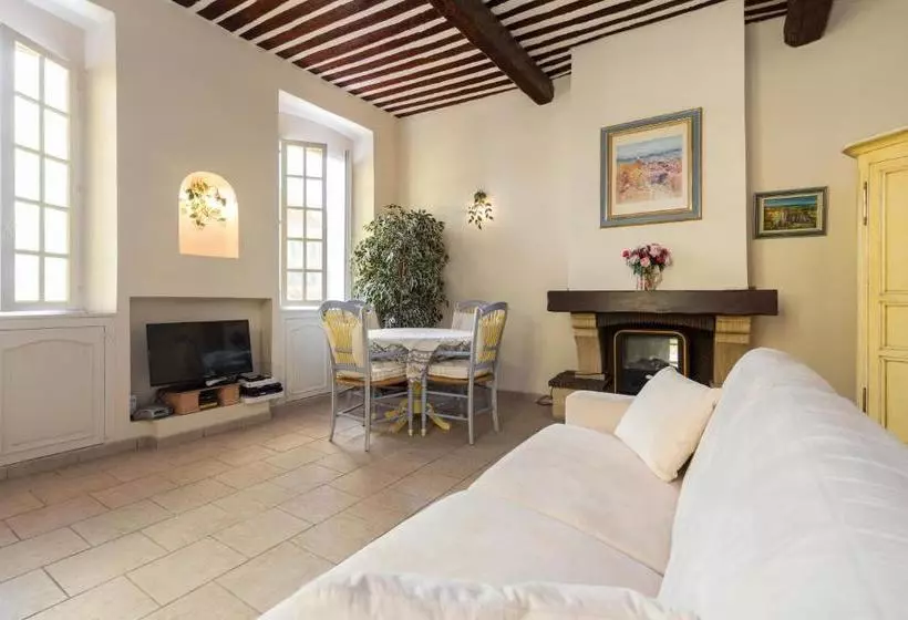 Very Charming Studio Apartment On Port In Cannes A Short Walk To Palais With Aircon And Internet 411