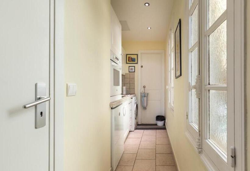 Very Charming Studio Apartment On Port In Cannes A Short Walk To Palais With Aircon And Internet 411