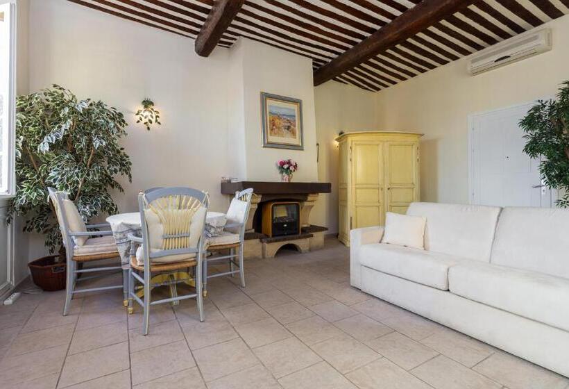 Very Charming Studio Apartment On Port In Cannes A Short Walk To Palais With Aircon And Internet 411