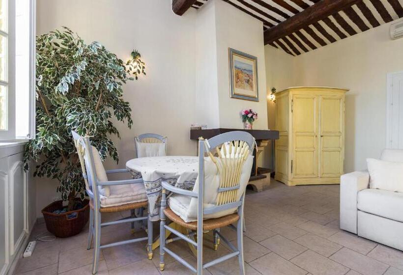 Very Charming Studio Apartment On Port In Cannes A Short Walk To Palais With Aircon And Internet 411