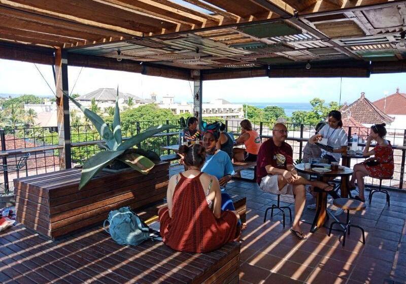 הוסטל H Ostel Bali