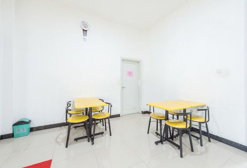 Szálloda Airy Tatura Emmy Saelan 33 Palu