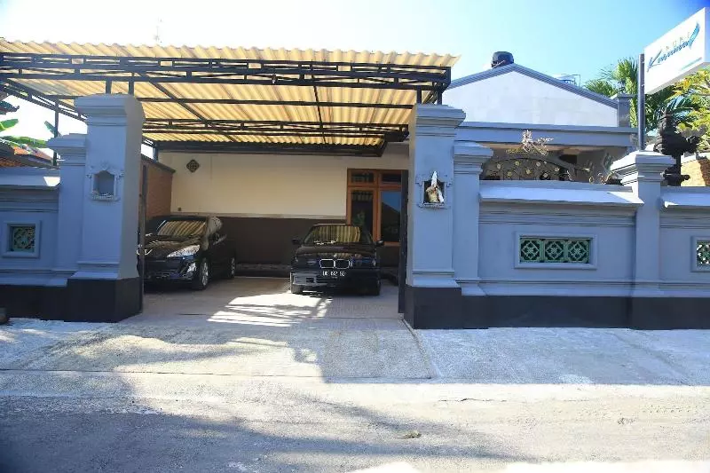 پانسیون Puri Kusuma Guest House