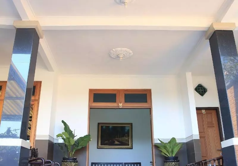 پانسیون Puri Kusuma Guest House