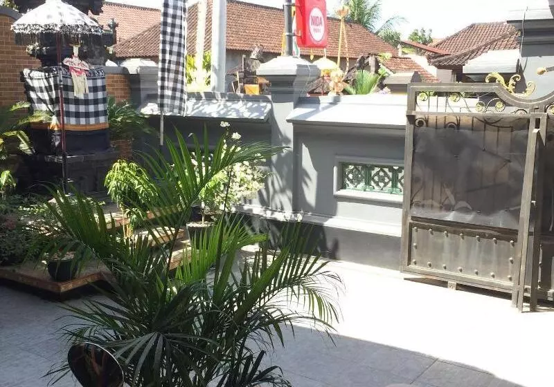 پانسیون Puri Kusuma Guest House