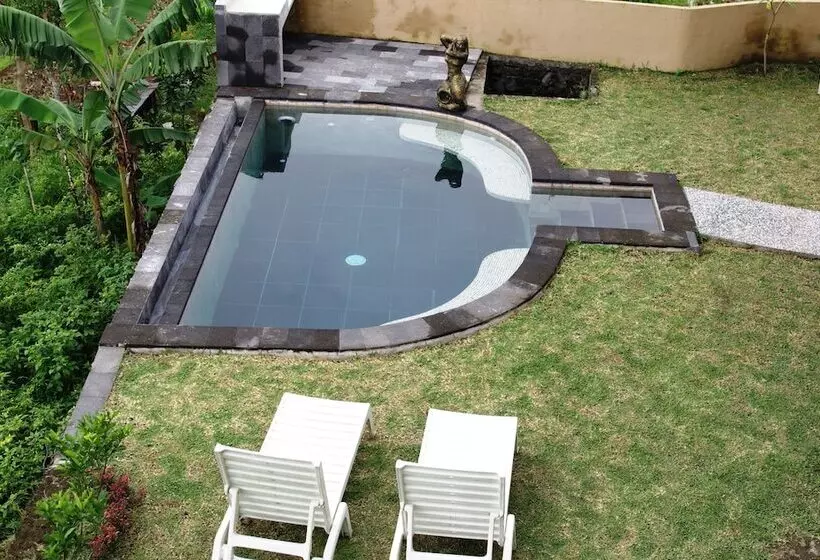 Shangrilah Villas