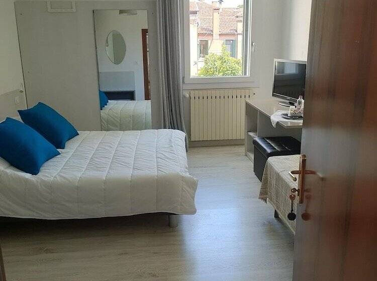 تختخواب و صبحانه Venice Home