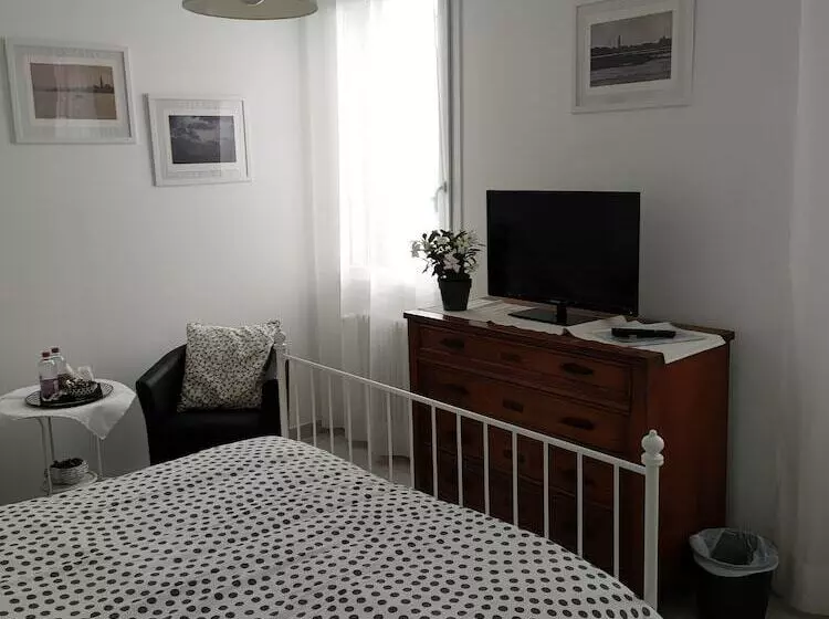 تختخواب و صبحانه Venice Home