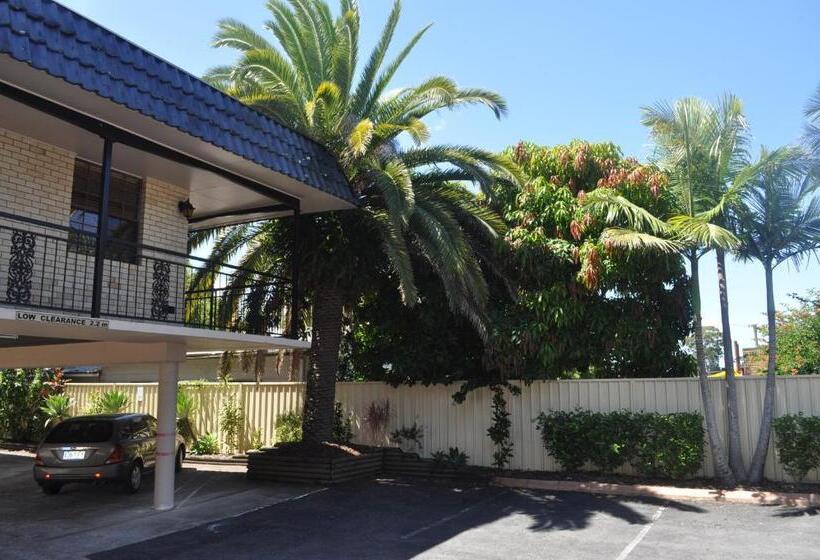 בית מלון כפרי In Town Motor Inn