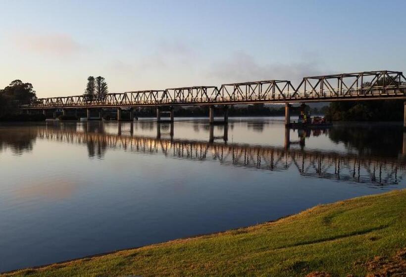 בית מלון כפרי In Town Motor Inn