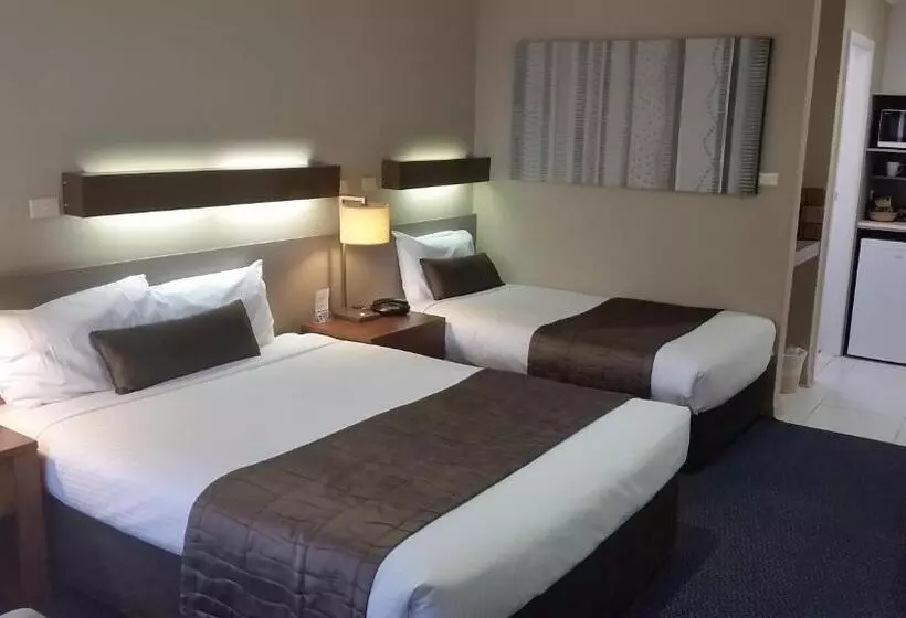 هتل In Town Motor Inn