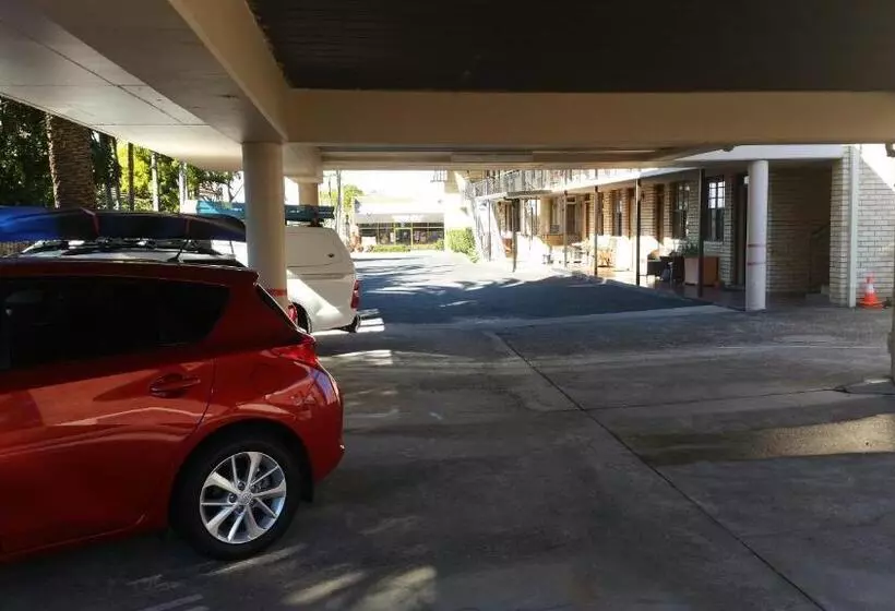 هتل In Town Motor Inn