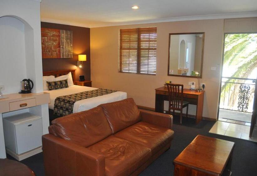 בית מלון כפרי In Town Motor Inn