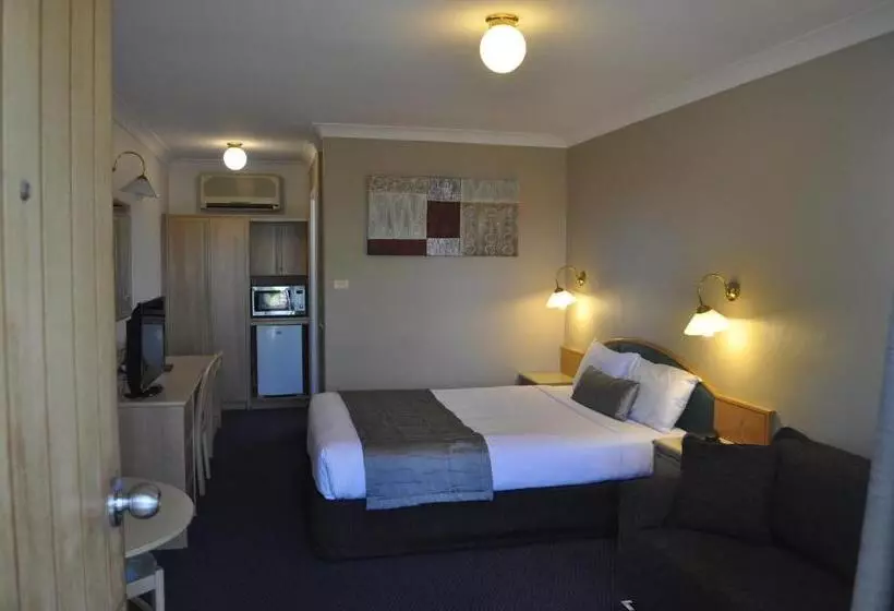 هتل In Town Motor Inn