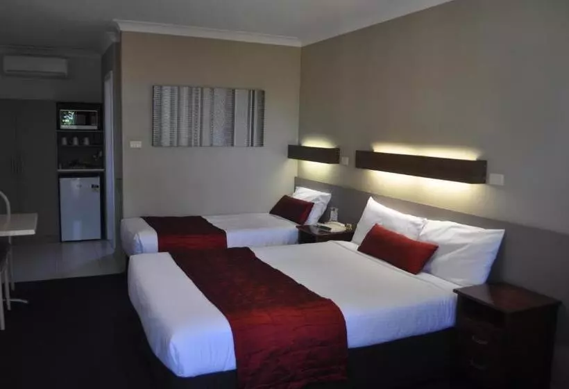 هتل In Town Motor Inn