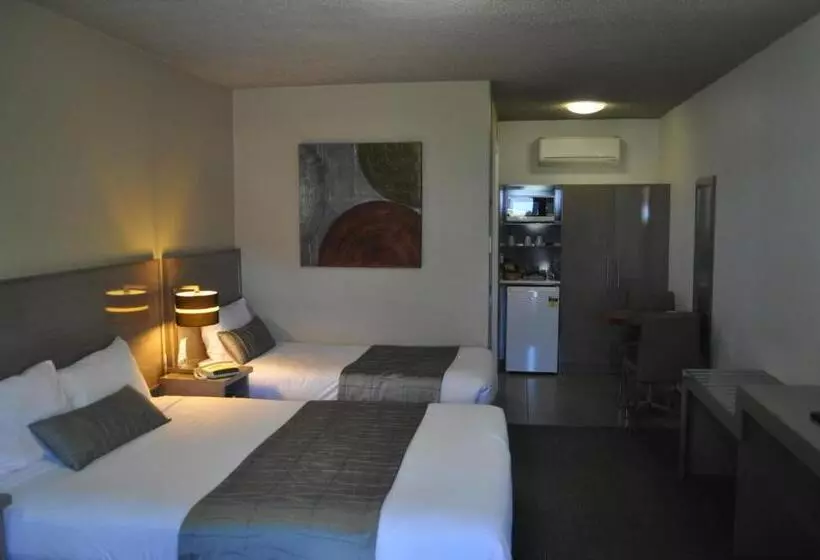 هتل In Town Motor Inn