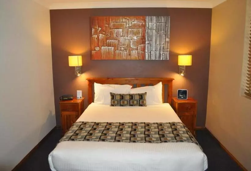 هتل In Town Motor Inn