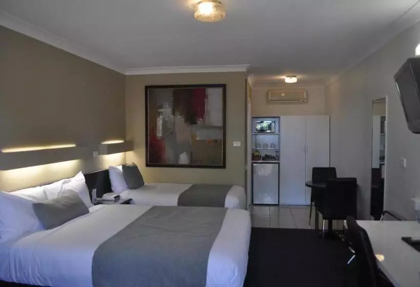 هتل In Town Motor Inn