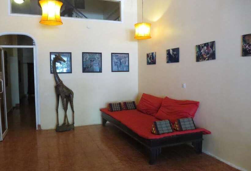 פנסיון Goldie Guesthouse