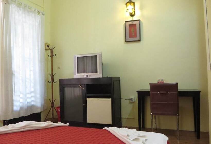 פנסיון Goldie Guesthouse