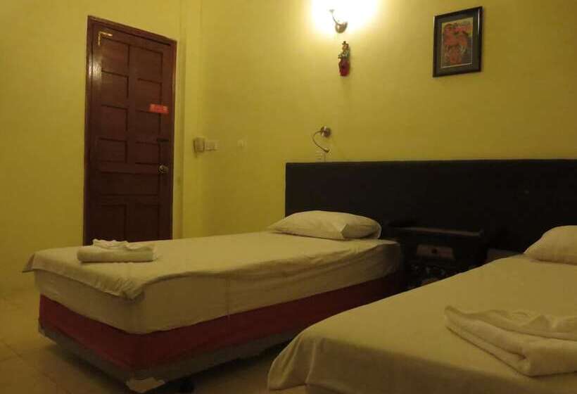 פנסיון Goldie Guesthouse