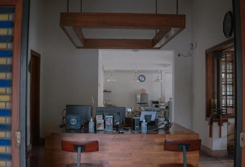 בית מלון כפרי Augustina Home