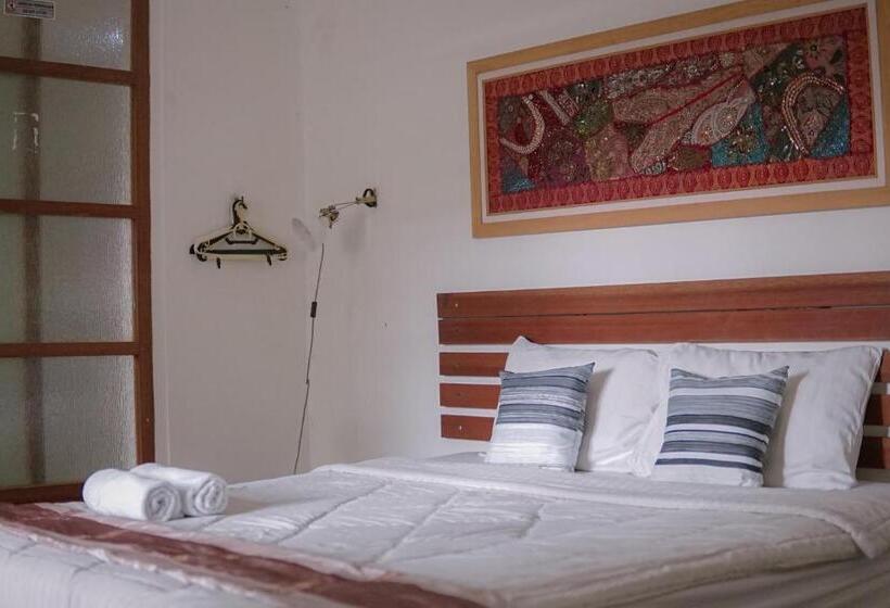 בית מלון כפרי Augustina Home