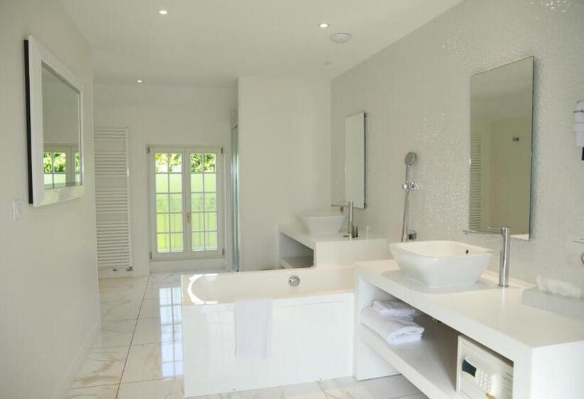 Отель Domaine De Bayeux