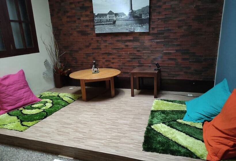 Отель Lovender Guesthouse