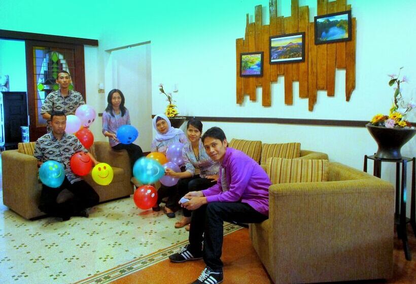 Отель Lovender Guesthouse