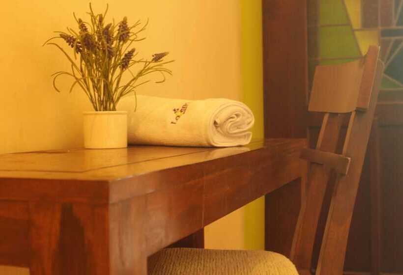 Отель Lovender Guesthouse