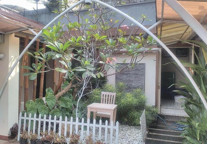 Отель Lovender Guesthouse