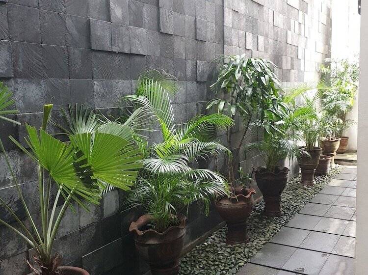 בית מלון כפרי Omah Qu Guesthouse Malioboro