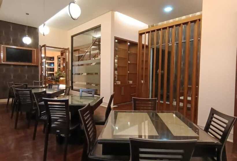 בית מלון כפרי Omah Qu Guesthouse Malioboro