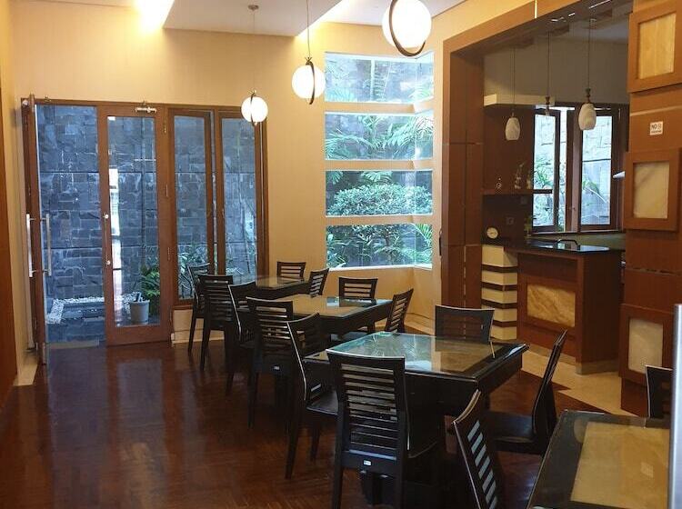 בית מלון כפרי Omah Qu Guesthouse Malioboro