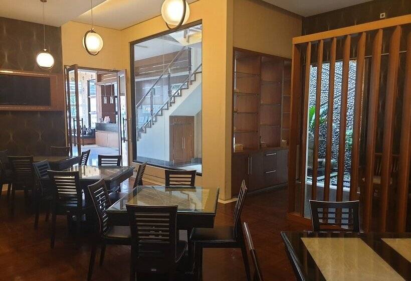 בית מלון כפרי Omah Qu Guesthouse Malioboro