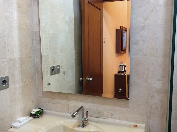 בית מלון כפרי Omah Qu Guesthouse Malioboro