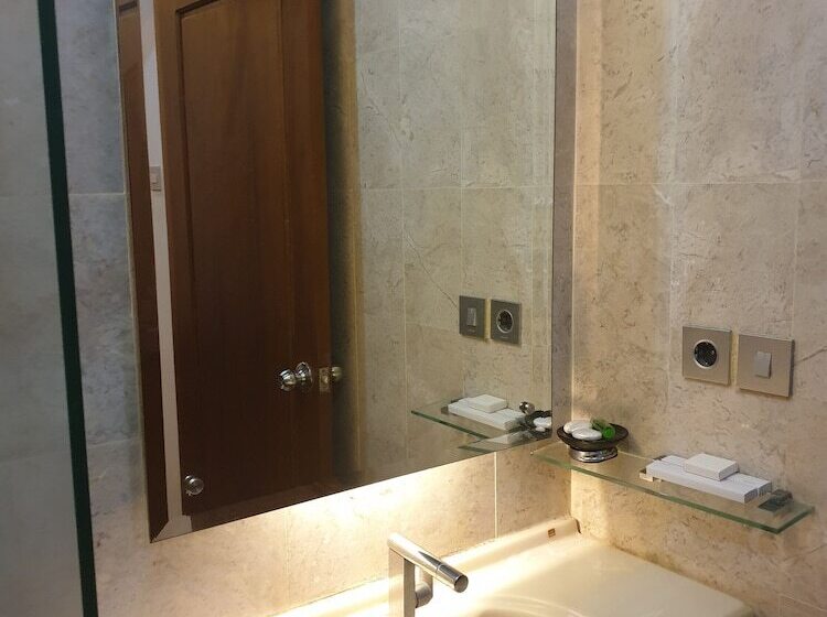 בית מלון כפרי Omah Qu Guesthouse Malioboro