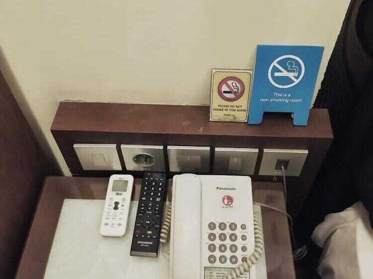 בית מלון כפרי Omah Qu Guesthouse Malioboro