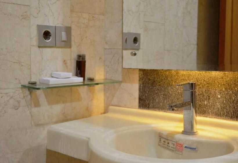 בית מלון כפרי Omah Qu Guesthouse Malioboro