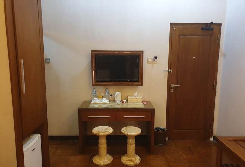 בית מלון כפרי Omah Qu Guesthouse Malioboro